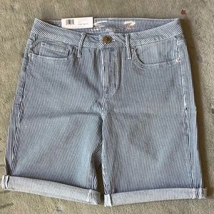 Seven7  Bermudas SZ8 NWT